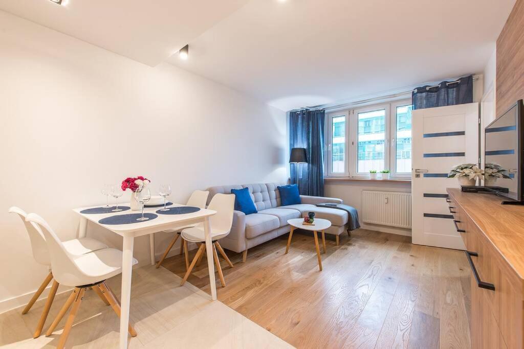Rondo Onz P&O Serviced Apartments Варшава Екстериор снимка