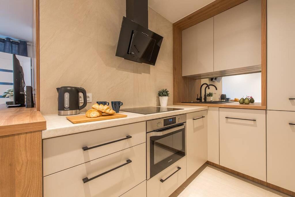 Rondo Onz P&O Serviced Apartments Варшава Екстериор снимка