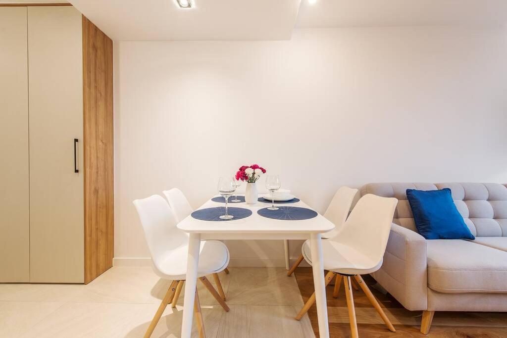 Rondo Onz P&O Serviced Apartments Варшава Екстериор снимка